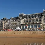Port-guillaume, De Avec & Piscine Apartment *