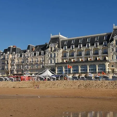 Port-guillaume, De Avec & Piscine 아파트 *