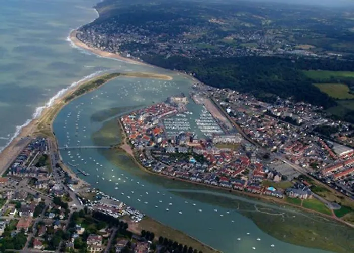 アパート Port-guillaume, De Avec & Piscine ディーブ・シュール・メール